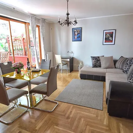 Downtown Garden Isle In Urban Style-free Parking Apartment
